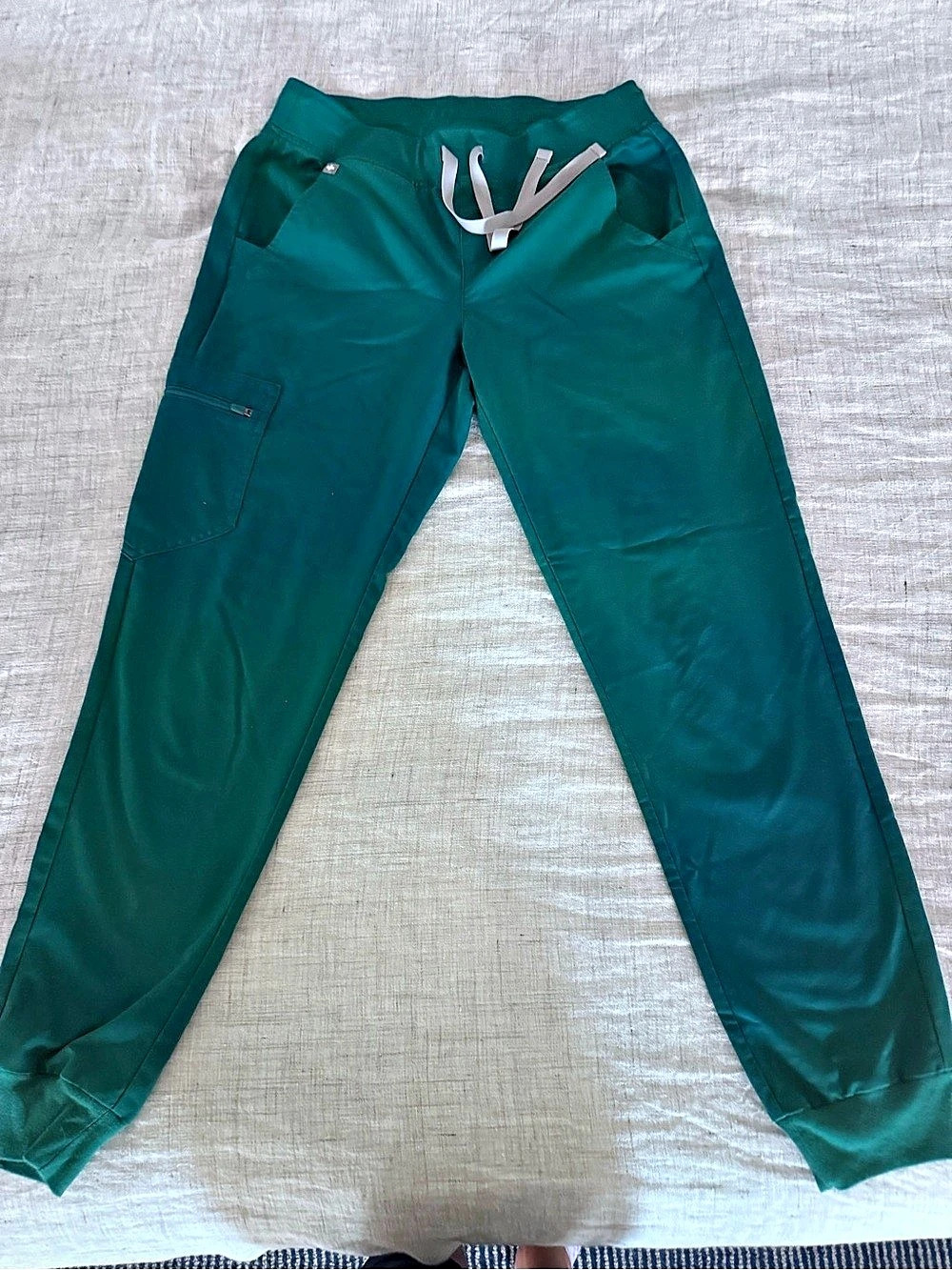 FIGS Zamora Jogger Scrub Pant Straight Leg Pants in Shamrock Green Small